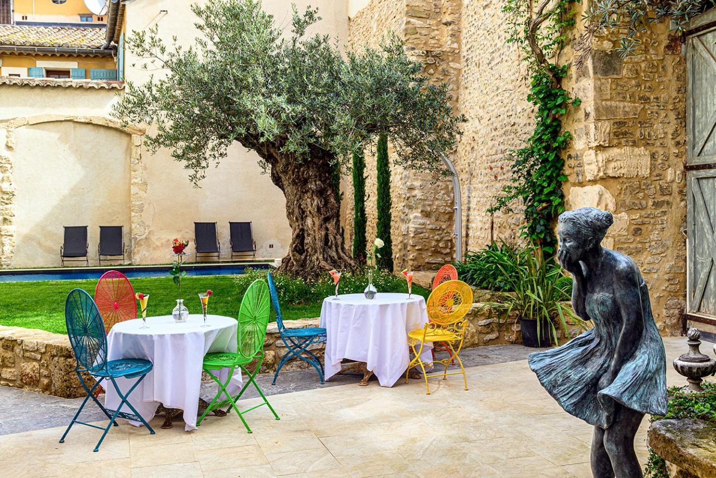 איל-סור-לה-סורג Palais Aoma, Hotel Particulier De Luxe En Provence מראה חיצוני תמונה