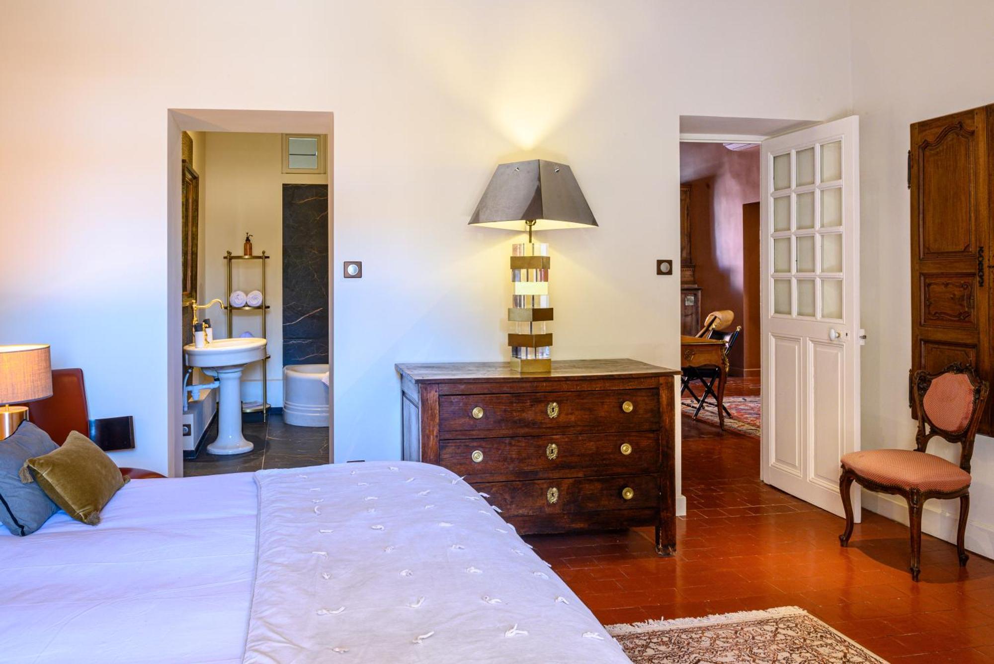 איל-סור-לה-סורג Palais Aoma, Hotel Particulier De Luxe En Provence מראה חיצוני תמונה