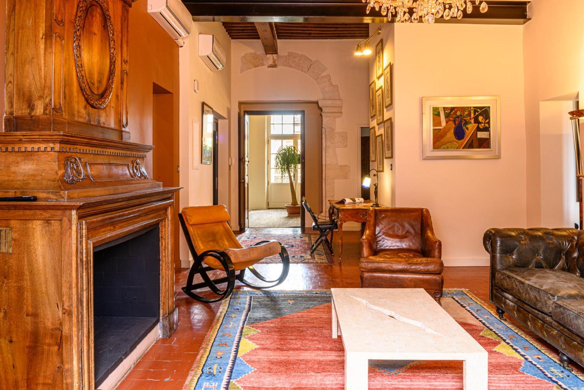 איל-סור-לה-סורג Palais Aoma, Hotel Particulier De Luxe En Provence מראה חיצוני תמונה